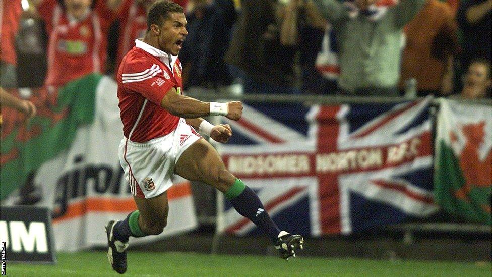 Jason Robinson celebrates his try in the first Test in 2001