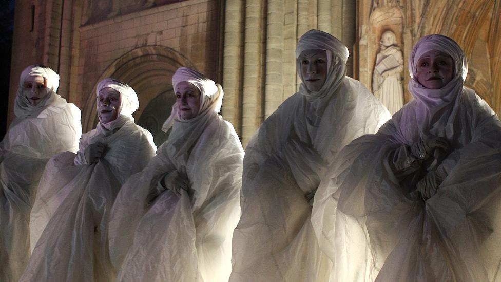 Characters from Herbert's Dream by Compagnie des Quidams