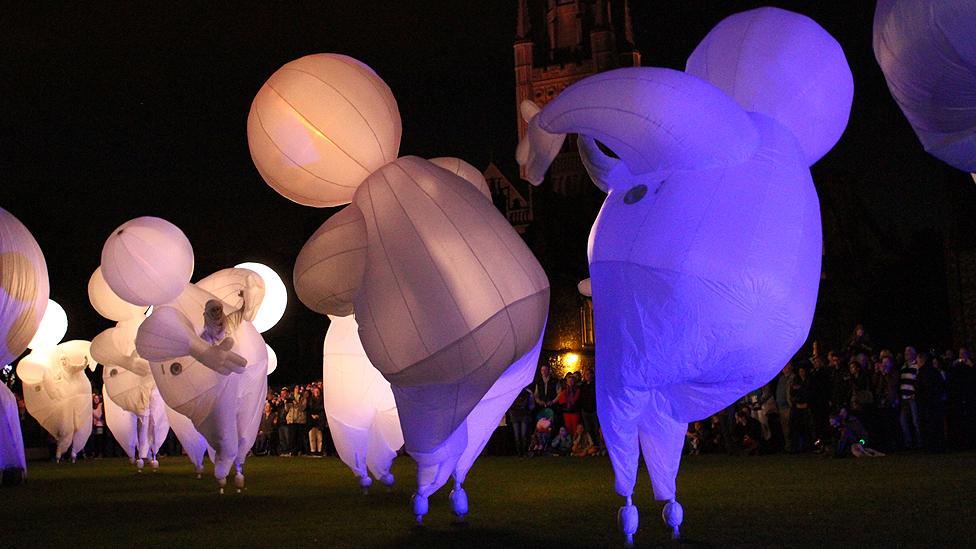 Characters from Herbert's Dream by Compagnie des Quidams performing in Norwich's Cathedral Close