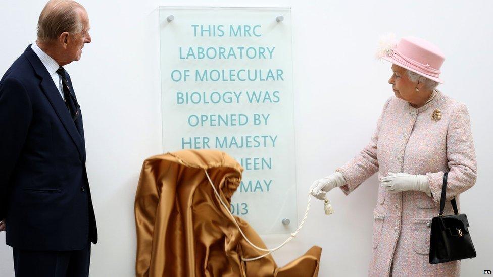 The Queen officially opens the Medical Research Council Laboratory