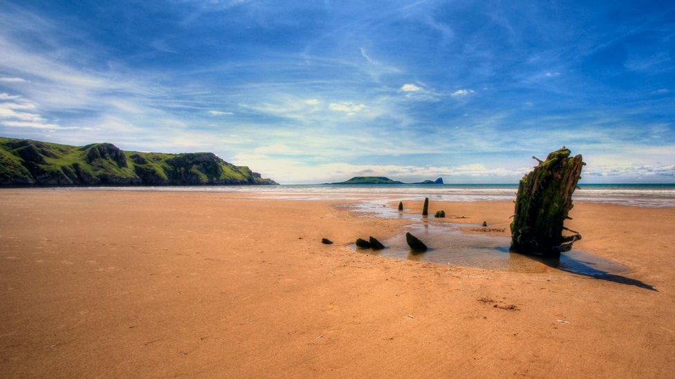 The wreck Helvetia, Rhossili Bay