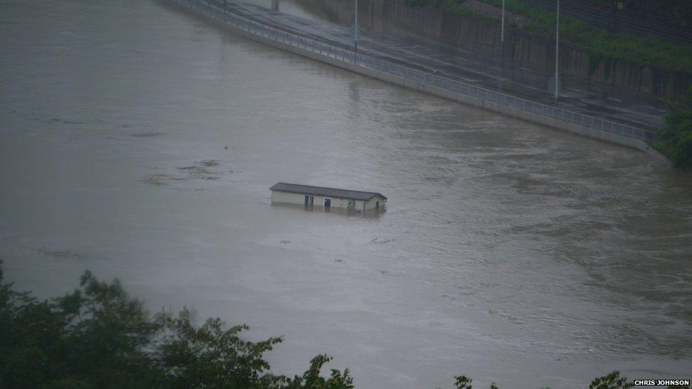 Floating house. Photo: Chris Johnson