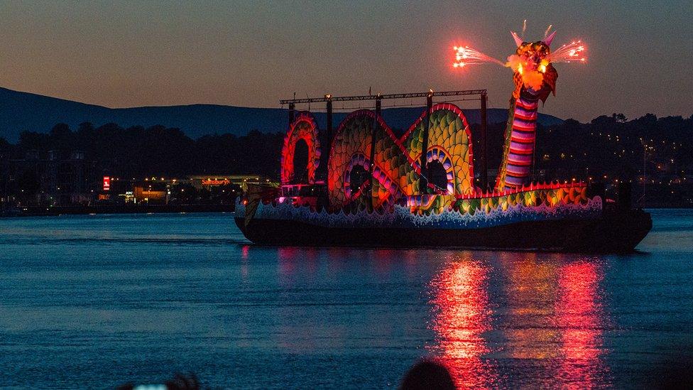 The scene as the "monster" made its way up the River Foyle