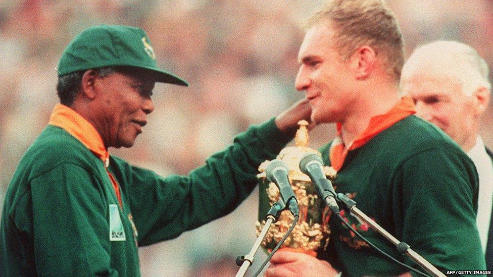 Nelson Mandela presents Rugby World Cup trophy in 1995