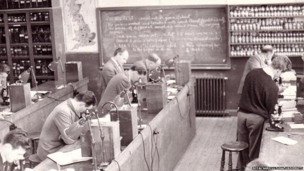 Students at work in the chemistry Lab in 1949