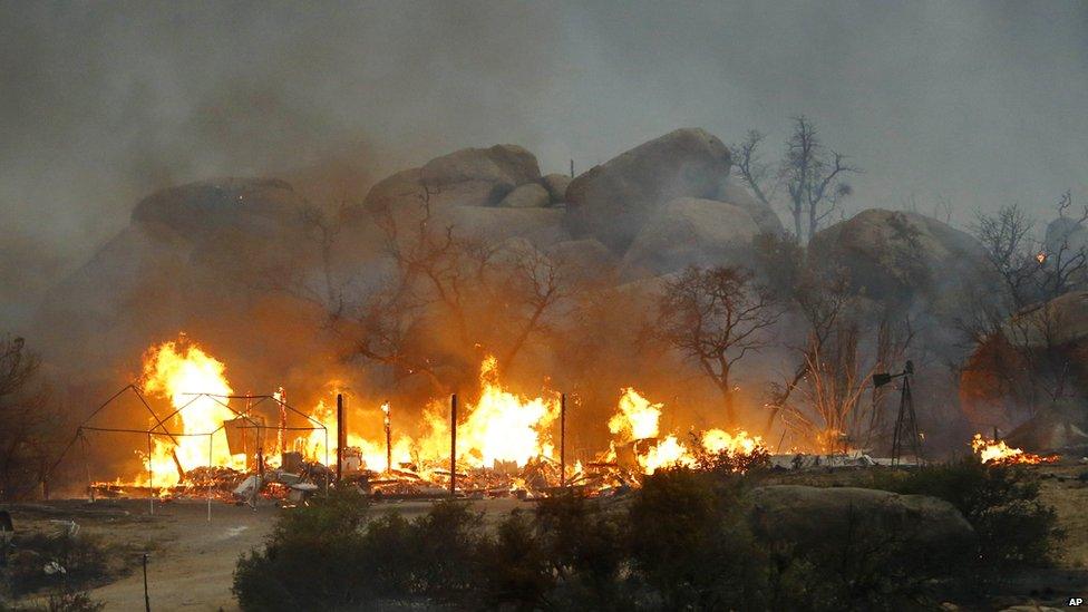 鶹Լs on fire in Yarnell (30 June 2013)