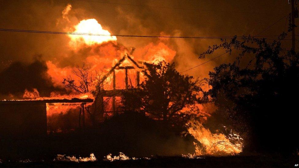 A home burns in Yarnell (30 June 2013)