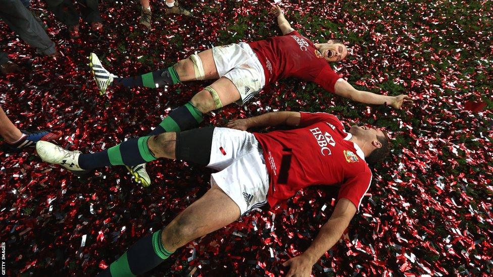 Alun Wyn Jones and Jamie Roberts get the party started by making tinsel angels on the Olympic Stadium pitch