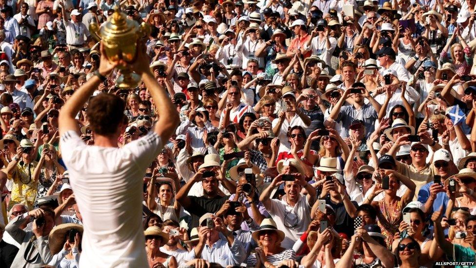 The 15,000-strong crowd broke into rapturous applause as Murray lifted the trophy, the first British man to do so since 1936.