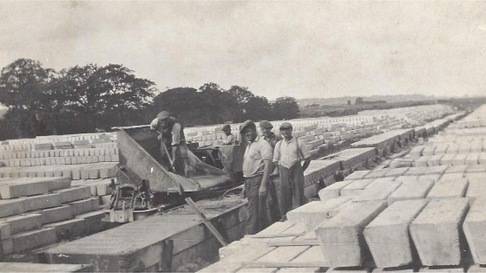 Building of first Cheddar reservoir