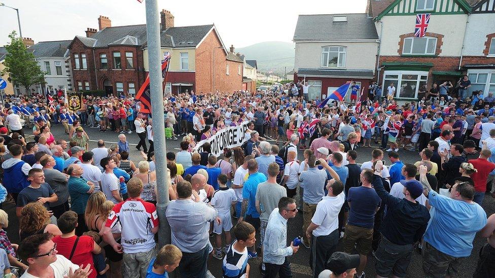 Crowds on Woodvale Road