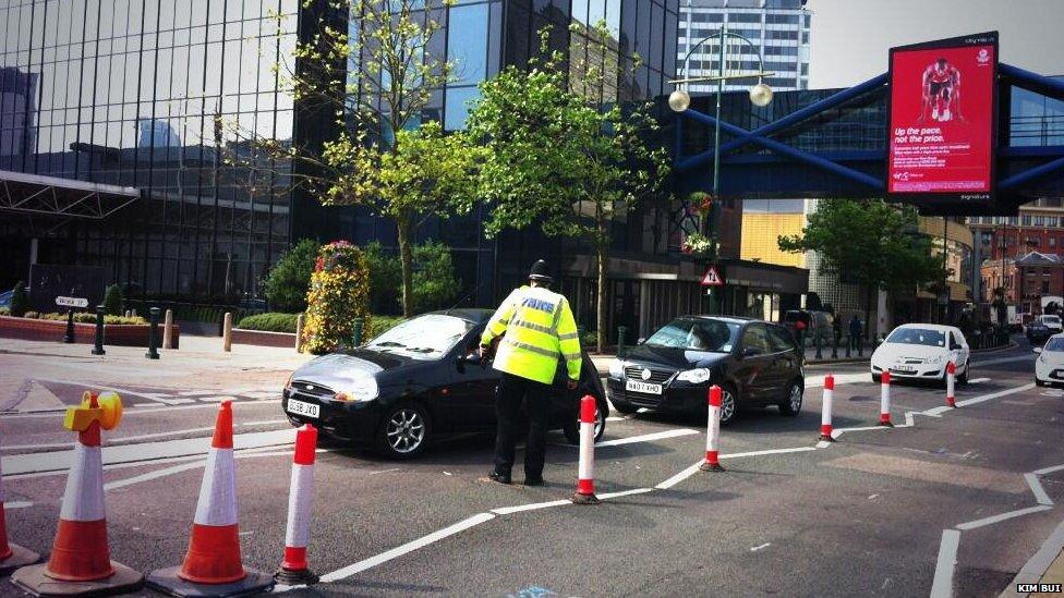 Police advise driver on Broad Street