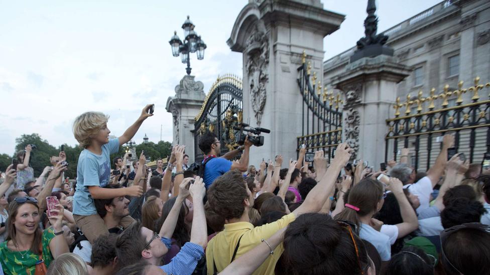 Crowds outside the gates of Buckingham Palace