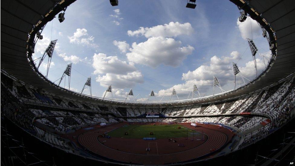 The Olympic Stadium filling up