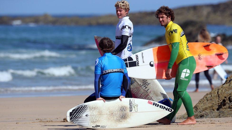 surfers