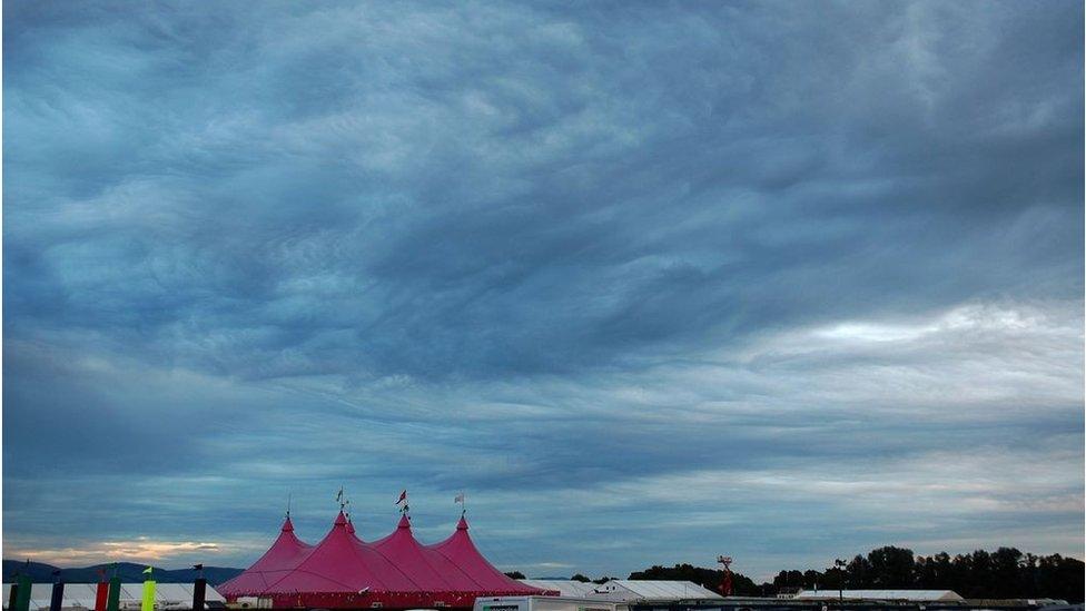 Awyr dymhestlog /Stormy sky