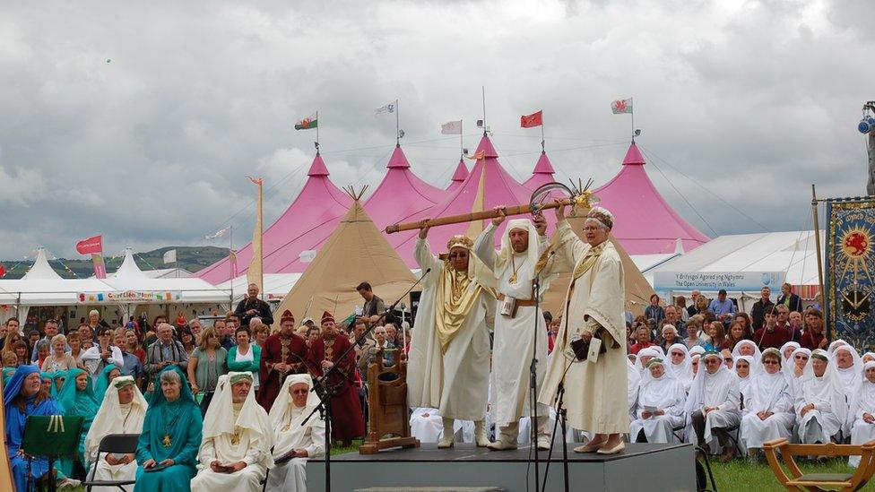 Yr Archdderwydd yn cau'r Orsedd yn Eisteddfod Genedlaethol Sir Ddinbych a'r Cyffiniau 2013