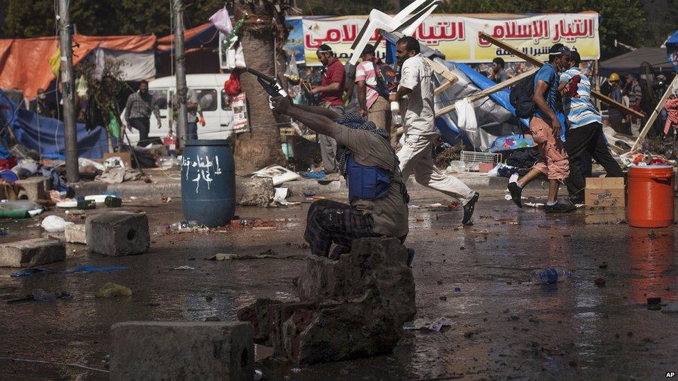 Protesters fires gun towards Egyptian police in Cairo. 15 Aug 2013