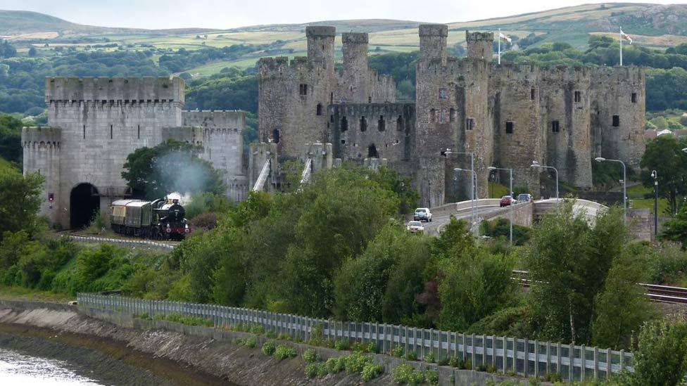 The steam locomotive Earl of Mount Edgcumbe