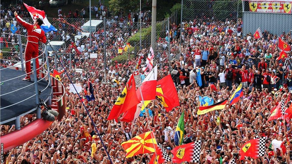 Alonso and fans