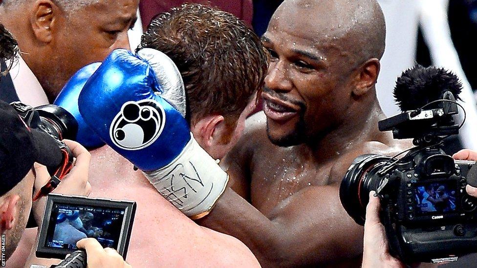 Floyd Mayweather embraces Saul Alvarez