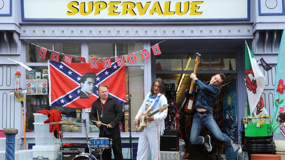 Elvis gig outside a Porthcawl store