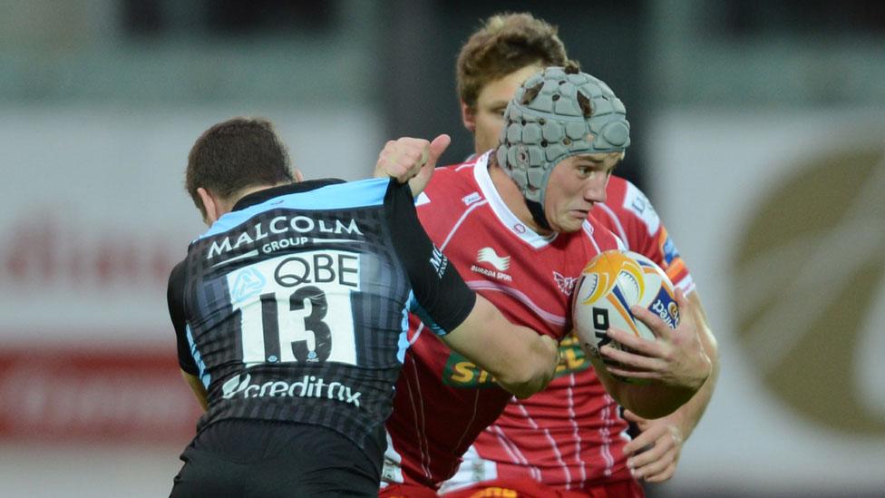 Jonathan Davies is held by Mark Bennett of Glasgow