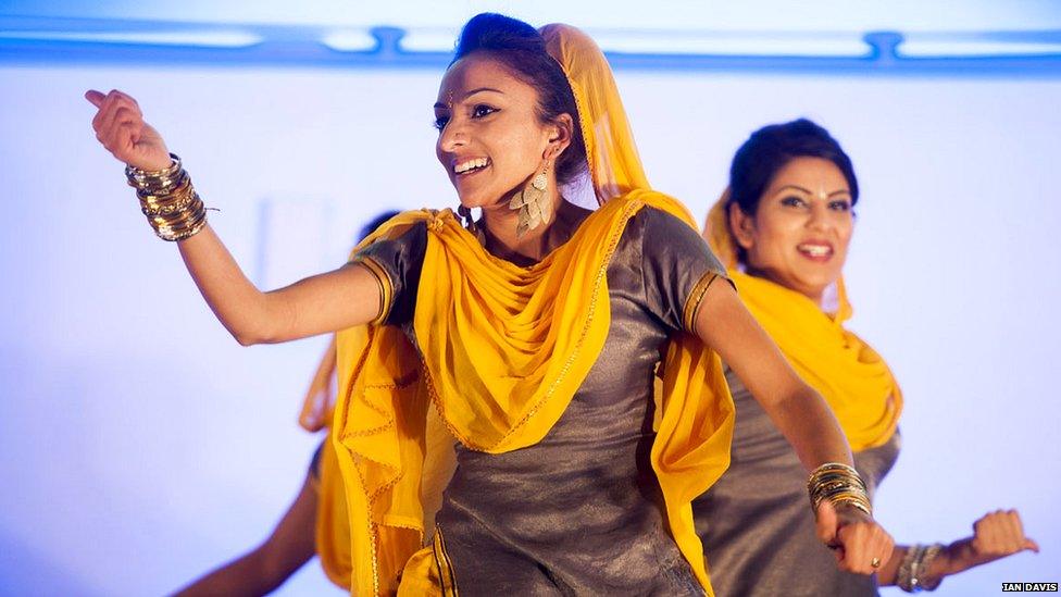 Diwali dancers