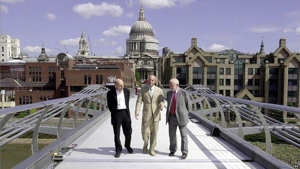 Tony Fitzpatrick, Lord Foster and sculptor Sir Anthony on the Millennium Bridge