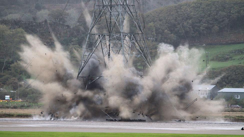 Pylon demolition