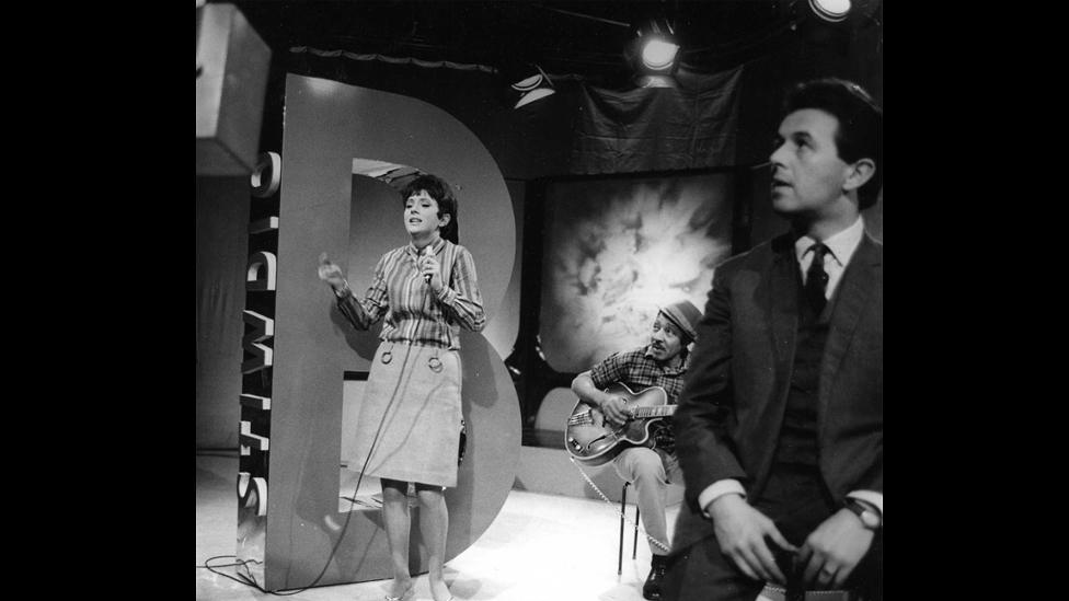 Mari Griffith singing in 1967