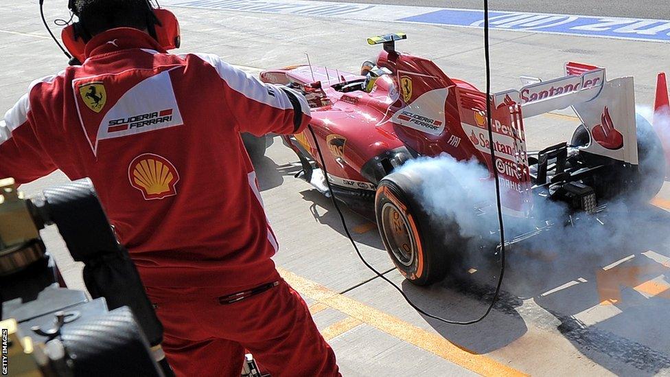 Felipe Massa accelerates out of his pit box