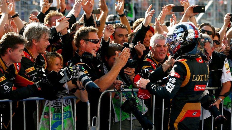 Romain Grosjean celebrates with his team in Austin