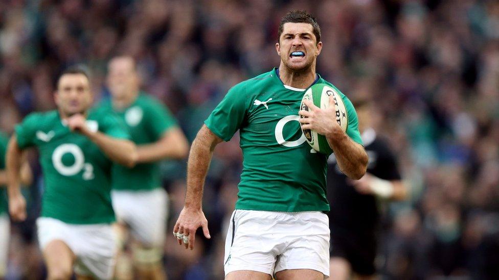 Rob Kearney sprints clear to run in Ireland's third try and give Ireland a 19-0 lead