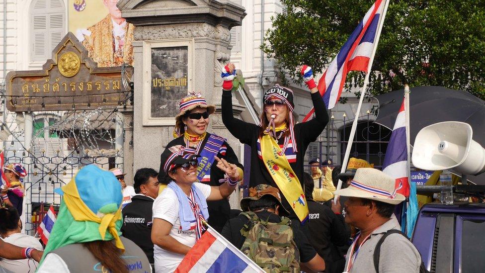 Anti-government protesters shout slogans in Bangkok, Thailand, 26 November 2013