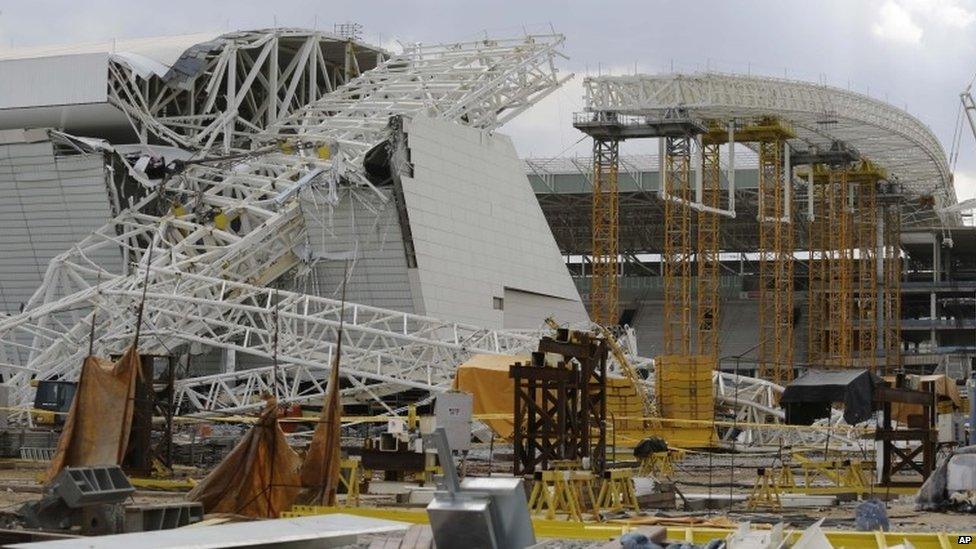 A buckled metal structure at Arena Corinthians