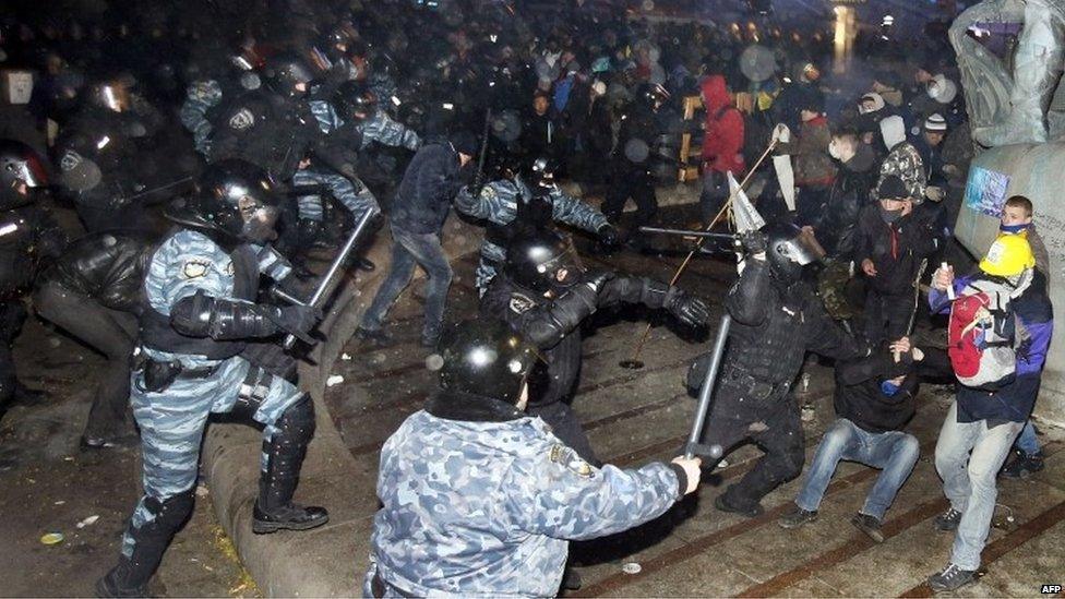 Police charge at protesters on Independence Square.