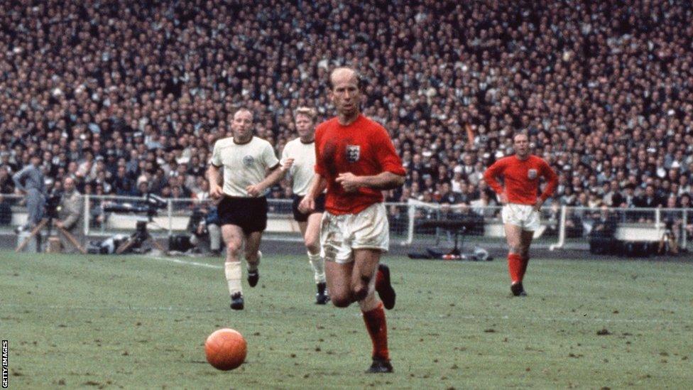 The 1966 World Cup finals ball was known as "challenge", and was similar to the 1958 design, though the most important difference was the use of an orange ball, particularly in the final when England best West Germany 4-2 after extra time. It was also used in yellow and white in the tournament.