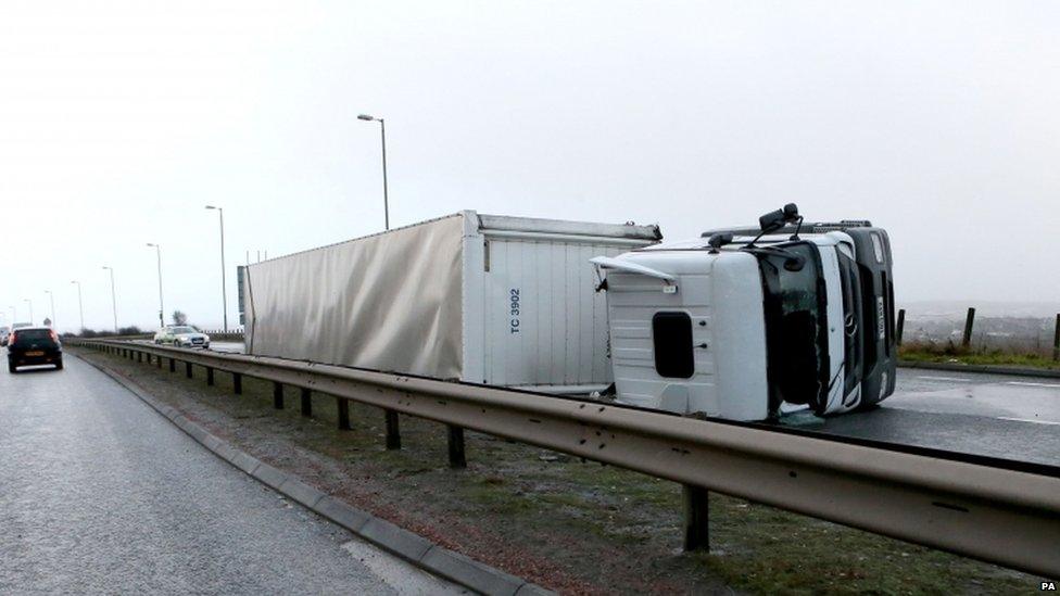 Lorry overturned on the A725