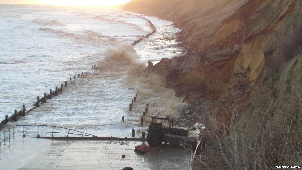 Mundesley landslip by lifeboat house