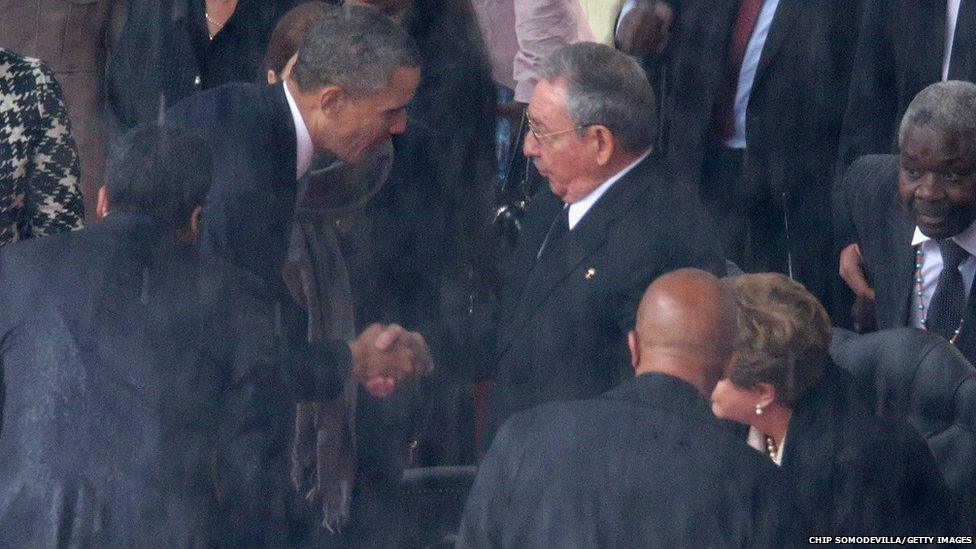 US President Barack Obama (L) shakes hands with Cuban President Raul Castro