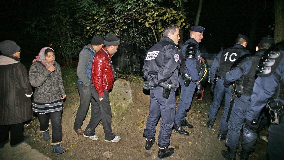 Police raid on Roma camp. 4 December, courtesy Collectif Rom du Val Maubuee