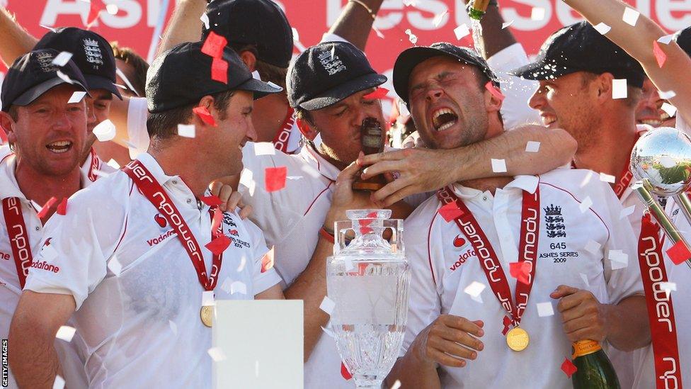 23 Aug 2009: Graeme Swann of England kisses the Ashes urn with Andrew Strauss and Jonathan Trott after victory on day four of the fifth Ashes Test between England and Australia at The Brit Oval on August 23, 2009 in London, England.