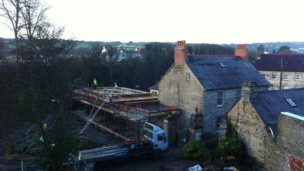 A new restaurant at the castle being built