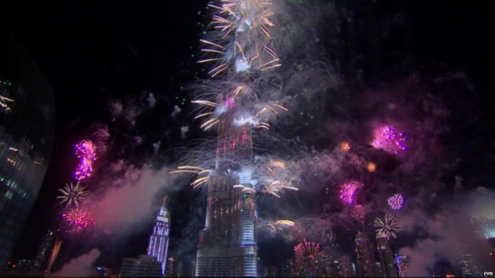 Fireworks in Dubai light up the Burj Khalifa (1 Jan 2014)