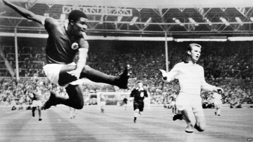 Eusebio playing for Benfica against AC Milan at the European Cup in Wembley, 22 May 1963