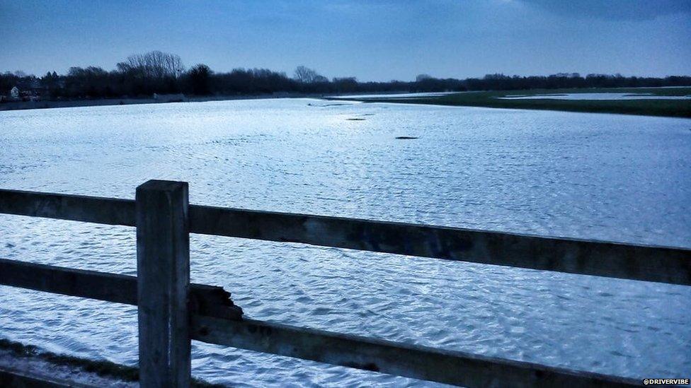 Flooded fields in Wolvercote, Oxford taken by Twitter user @DriverVIBE