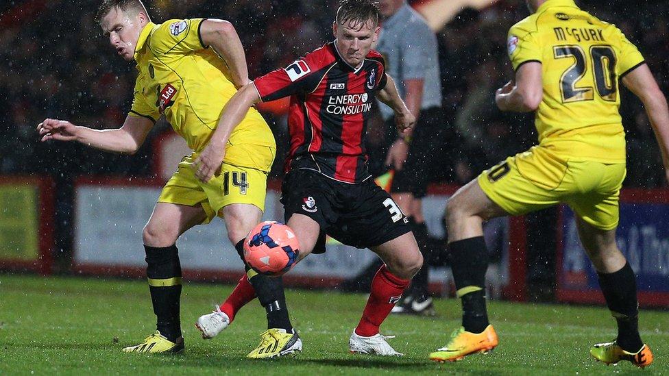 Matt Ritchie holds off the challenge of Damien McCrory