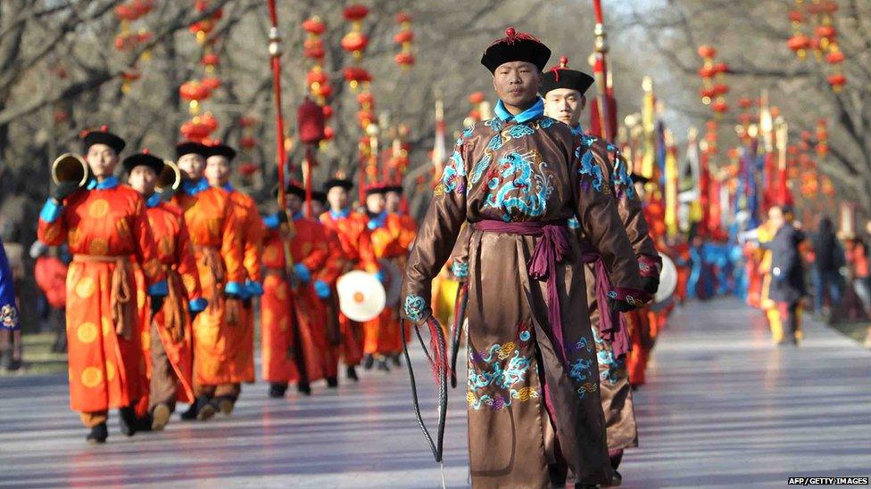 Performers dressed in costumes of the Qing Dynasty