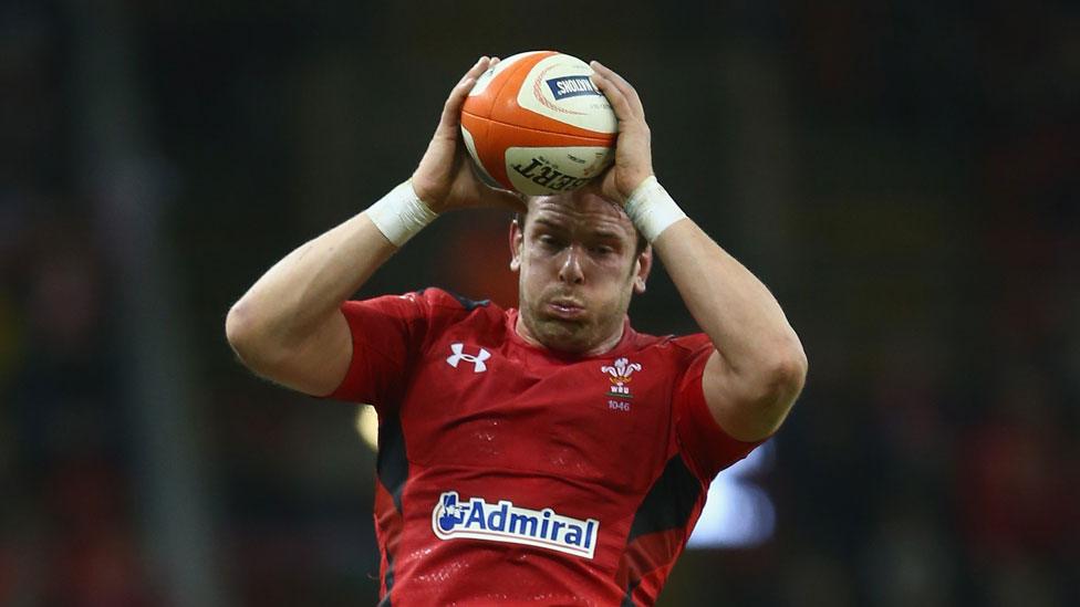 Alun Wyn Jones wins a lineout against Italy